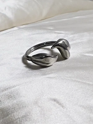 Vintage Avon Silver Tone Adjustable Ring – Tulip Design – Size 5.5+ - Image 1 of 4