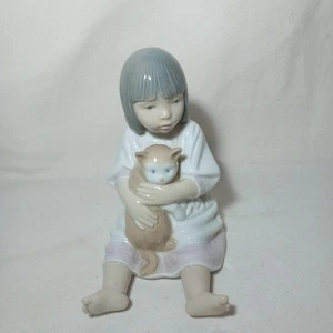 NAO by Lladro Girl Holding Dog Figurine – Handmade Spain 1977 Daisa - Picture 1 of 13