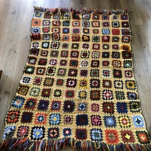 Coperta vintage fatta a mano all'uncinetto nonna quadrata maglia afgana anni 70 51x60" - Foto 1 di 6