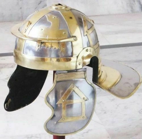 CASCO ROMANO IMPERIAL. Réplica de casco antiguo de acero con diseños de latón + envío exp. Foto 1 de 1