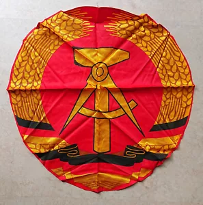 Emblema antiguo escudo emblema bandera emblema bandera martillo y círculo RDA 63,0 cm - Imagen 1 de 12