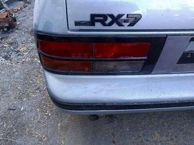 Lanterna traseira esquerda driver conversível 1988 Mazda RX-7 FABRICANTE DE EQUIPAMENTO ORIGINAL - Imagem 1 de 4