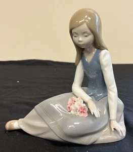 Lladro Porcelain Figurine Nostalgia Young Girl Sitting with Flowers No Box - Picture 1 of 7