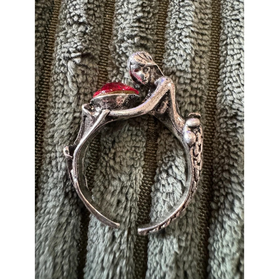 Anillo Sirena Gótico Tono Plata Piedras Preciosas Rojas Declaración Ajustable Foto 1 de 4