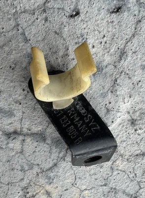 Clip de soporte de cubierta de plomo HT para VW Volkswagen MK2 Corrado Golf Jetta 16V 051133805B Foto 1 de 3