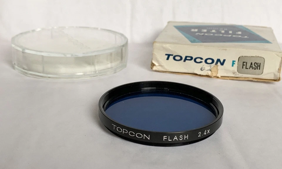  Vintage Topcon 62mm Flash Filter, with Keeper, and Box - Image 1 of 1