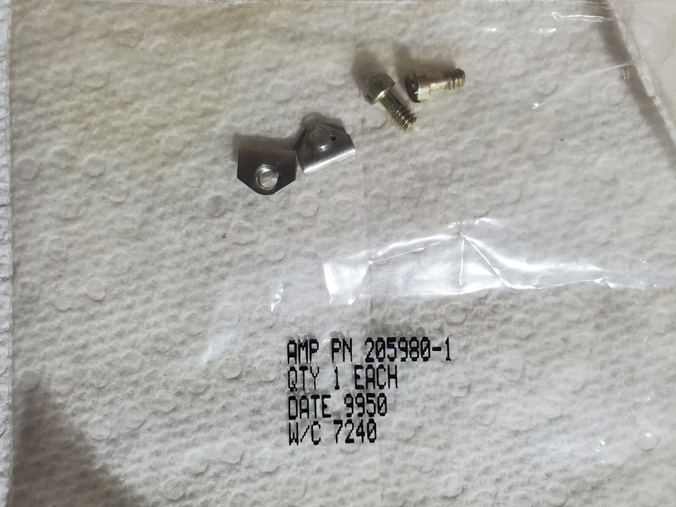 AMP 205980-1 D-Sub Jack Screw Retainer Kit - Image 1 of 1