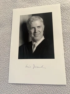 Foto autografiada 6x9 del juez de la Corte Suprema de Neil Gorsuch con certificado de autenticidad extremadamente rara - Imagen 1 de 4