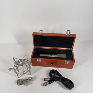 Warm Audio WA-87R2 20 Hz - 20 kHz Microphone - Picture 1 of 9