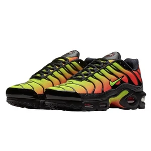 Nike WMNS Air Max Plus Volt Solar Red, EU 40.5-US 9, Cod.DO9549-200, IN OFFERTA - Foto 1 di 6