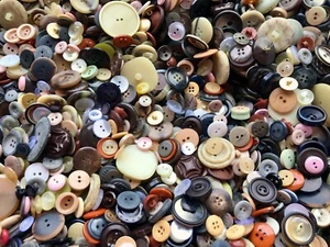 Buttons 1KG Mixed Button Wholesale Assorted Brown Black Cream White Grey (G) - Picture 1 of 24