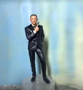1/18 Figuren Modell Daniel Craig Agent 4" Resin Figuren für Autos Fahrzeuge Spielzeug - Bild 1 von 6