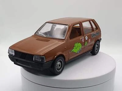 Fiat Uno 55 5 Porte Hotwheels 1/24 - Immagine 1 di 4