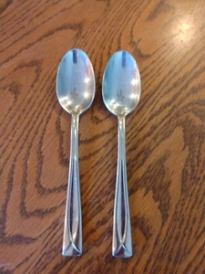 (2)Oneida LINCOLN Stainless Soup Spoons Glossy Triangle Tip Stainless Flatware - Picture 1 of 5