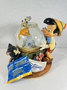 Vintage Disney Pinocchio Toyland Fischglas Cleo Figoro musikalische Schneekugel mit Box - Bild 1 von 17