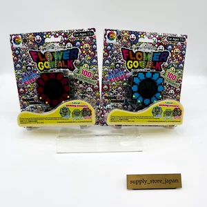 Takashi Murakami Kaikai Kiki Blume Go Walk SPIEL rot & blau Spielzeug 2er Set IN HAND - Bild 1 von 6