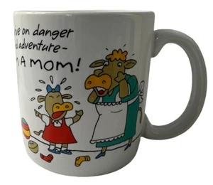 Taza de café American Greetings I Thrive On Danger & Adventure I'm a Mom de colección - Imagen 1 de 20