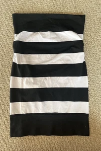 Abito Charlotte Russe bianco e nero righe tubino elasticizzato piccolo - Foto 1 di 3