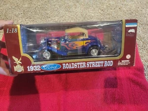 Road Legends 1:18 1932 Ford Roadster Street Rod Blue/Purple Flames New In Box - Picture 1 of 11