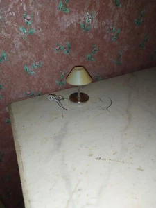 Moderne Tisch-Lampe-zZ 3,5 V-Kaufladen-Puppenhaus-Puppenstube-1:12 - Bild 1 von 1