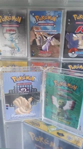 Pokemon Themendeck Schutzhülle Display Case/Sammelkarten/Packs/WOTC/Fossil - Bild 1 von 9