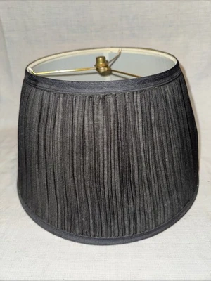 Pantalla de lámpara de tela plisada lateral, negra.  "9"" Top D, 14"" inferior D, 8,5"" altura inclinada" Foto 1 de 4