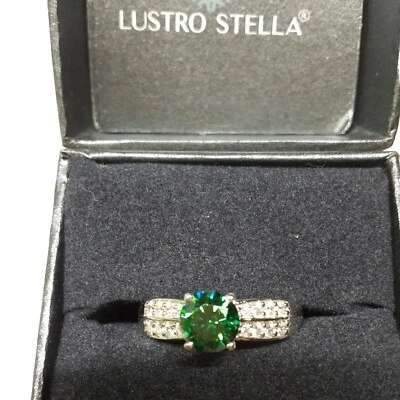 Anillo de ley talla 10 hecho con circonitas color verde y blanco de Swarovski (420) Foto 1 de 4