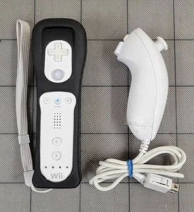 Genuine Nintendo Wii Remote Controller White Wiimote , Nunchuck & Black Cover - Picture 1 of 4
