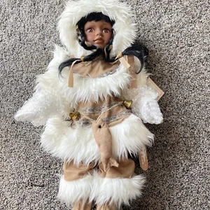 Beautiful Vintage indian dolls collectibles porcelain Irene By Danea W/ Stand - Picture 1 of 8