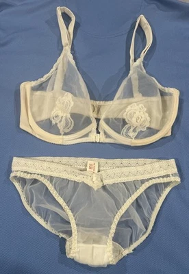 Vintage 1960’s Bra &Panties Set Union Made USA Sexy Lace 34D Front Close Medium - Image 1 of 4
