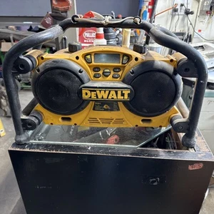 Dewalt DC011 DC 011 Yellow AM FM HD Worksite Radio 7.2 18V Free Ship - Picture 1 of 11