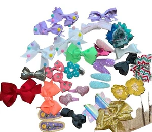 Large Lot of Girls Hair Bows And Barrettes. - Picture 1 of 9