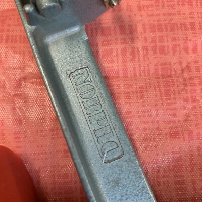 Pelador de manzana Norpro rojo verde, removedor de núcleo para hornear enlatas deshidratantes Foto 1 de 4