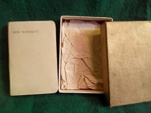 Pocket sized New Testament in Gift Box - 1951 - Picture 1 of 5