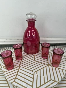 VTG Etched Cranberry Glass DECANTER W/ 4 Cordial Shot Glasses MCM - Picture 1 of 13