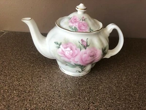 STECHOL GRACIE CHINA VERY SHABBY PINK ROSES FLORAL TEAPOT NEW - Picture 1 of 3