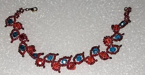 Braccialetto realizzato con perline in vetro. Bigiotteria donna - Foto 1 di 1