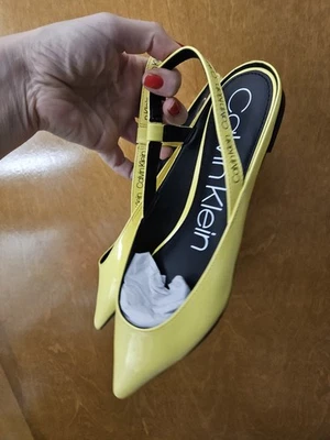 Calvin Klein Plano Para Mujer Talla 7.5 Negro Amarillo Charol Punta Trasera Foto 1 de 4
