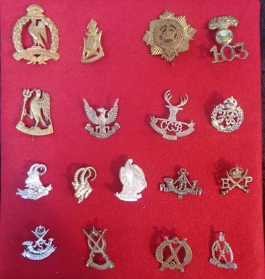 17 gorras indias y otras insignias. Foto 1 de 4