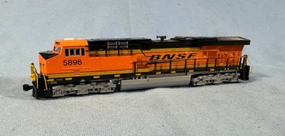 N Scale Kato BNSF ES44AC Locomotive with Digitrax DCC - Image 1 of 4