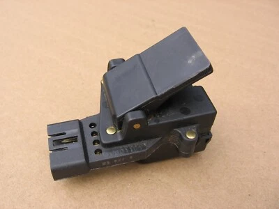 👉93-02 CADILLAC--LINCOLN --TRUNK LID POWER PULL DOWN MOTOR RELAY REVERSE SWITCH - Image 1 of 4