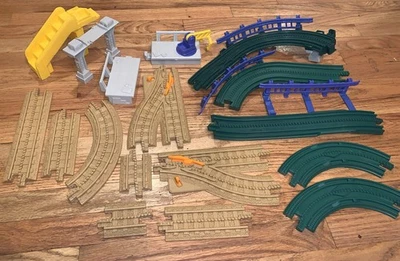 Переключатель для багажа Fisher Price GeoTrax Grand Central Station изогнутые дорожки - Изображение 1 из 4