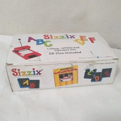Sizzix Lutscher Großbuchstaben Alphabet Buchstaben Set 26 Stanzen Scrapbooking NEU geöffnete Box - Bild 1 von 4