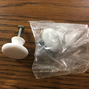 2 Vintage NOS David Allison 1 1/4" weiß Porzellan Keramik Schublade Schrank Türknopf - Bild 1 von 4