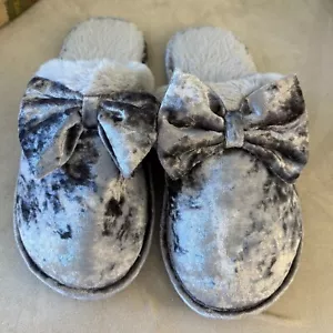 GRAY CRUSHED VELVET BIG BOW SLIPPERS~FAUX FUR TOO~M~7/8-NEW! - Picture 1 of 4