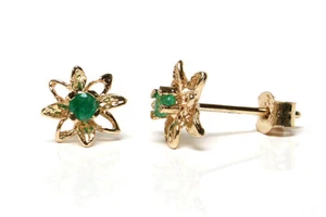 9ct Gold Emerald Studs Daisy Flower earrings Made in UK Gift Boxed Birthday - Picture 1 of 4