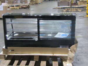 Avantco Bcc-48-Hc 48" Black Curved Glass Refrigerated Bakery Display Case