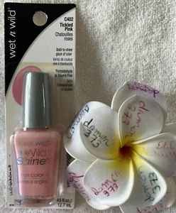 wet n wild***BRILLO SALVAJE***ROSA COSQUILLEADO #C402~~~0,43 fl oz/12,7 ml~~~NUEVO~~SELLADO - Imagen 1 de 4