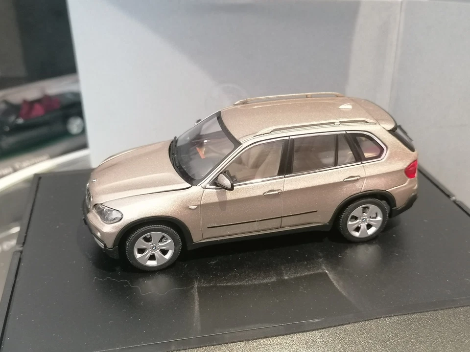 Autoart 1/43 BMW X5 4.8i Gold Metallic with Box Dealer Edition - Immagine 1 di 4