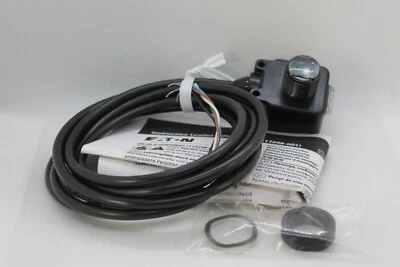 Eaton Photo sensor #E65-SMPR3-HD, 10-30VDC, NPN/PNP output - Image 1 of 3